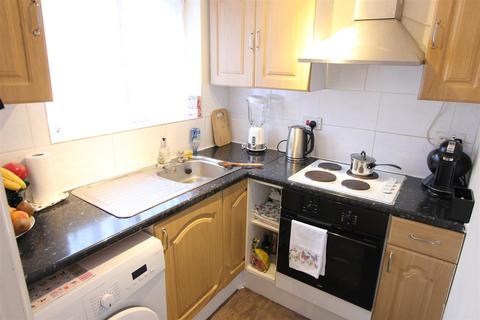 1 bedroom flat for sale, Whitehorse Lane, London