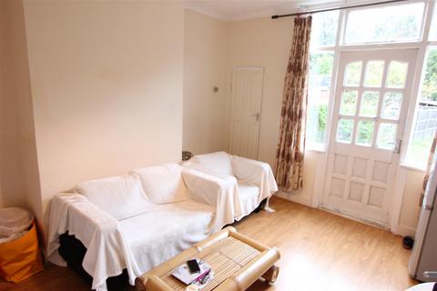 1 bedroom flat for sale, Whitehorse Lane, London