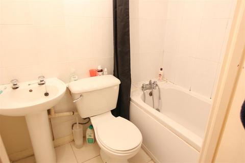 1 bedroom flat for sale, Whitehorse Lane, London