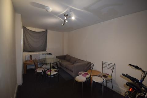 3 bedroom townhouse to rent, Errington Close, Hatfield AL10