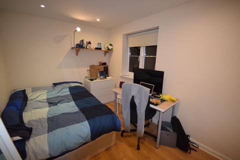 3 bedroom townhouse to rent, Errington Close, Hatfield AL10