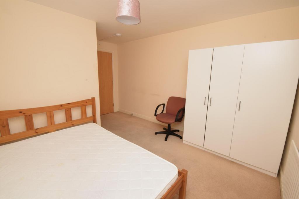 Clarkson Court, Hatfield AL10 3 bed apartment to rent £1,600 pcm (£