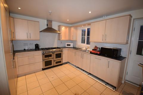 5 bedroom house to rent, Dragon Road, Hatfield AL10