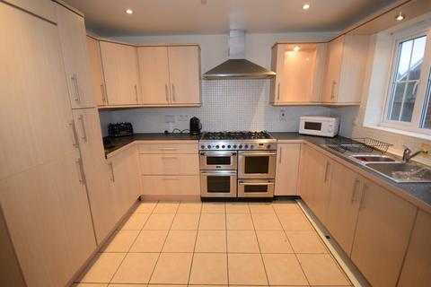 5 bedroom house to rent, Dragon Road, Hatfield AL10