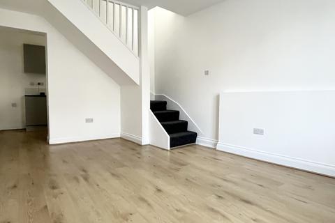 2 bedroom flat to rent, Clarence Road, Enfield, EN3