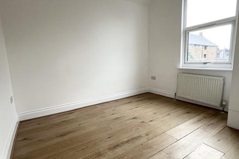 2 bedroom flat to rent, Clarence Road, Enfield, EN3