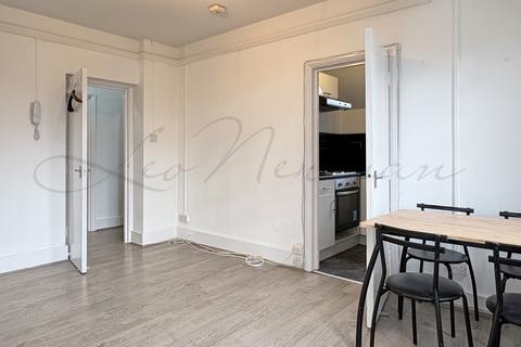 2 bedroom flat to rent, Charlton Road, Blackheath, SE3