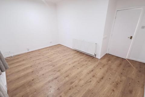 1 bedroom flat to rent, Bank Street, Lochgelly, KY5