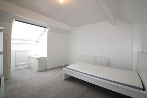 3 bedroom terraced house to rent, Holland Road, Sheffield, S2 4UT
