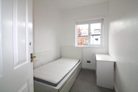 3 bedroom terraced house to rent, Holland Road, Sheffield, S2 4UT