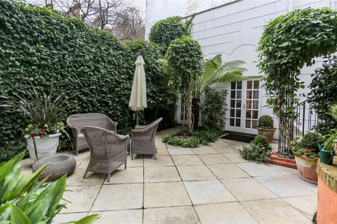 5 bedroom end of terrace house to rent, Vicarage Gardens, Kensington, London, W8