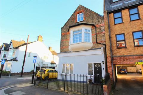 2 bedroom apartment to rent, Glendale Gardens, Leigh-on-Sea, Essex, SS9