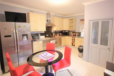 2 bedroom apartment to rent, Glendale Gardens, Leigh-on-Sea, Essex, SS9