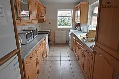 5 bedroom end of terrace house to rent, Rosebery Avenue, West Bridgford