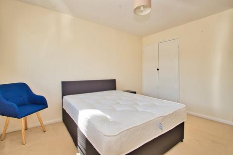 2 bedroom terraced house to rent, Trenchard Close, Stanmore