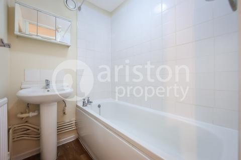 1 bedroom in a flat share to rent, Beachcroft Way, Archway