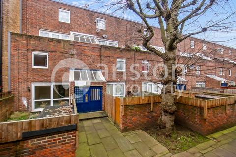 1 bedroom in a flat share to rent, Beachcroft Way, Archway