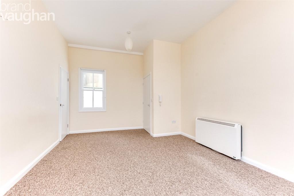 Apartment in Brighton, Round Hill - More
