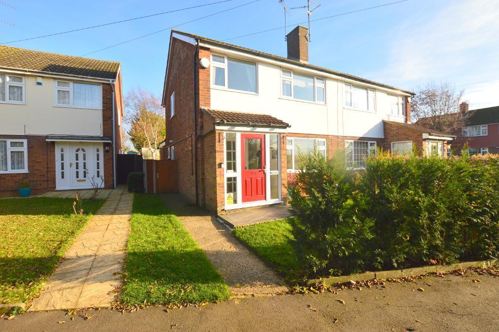 Kinross Crescent, Sundon Park, Luton, Bedfordshire, LU3 3JX 3 bed semi