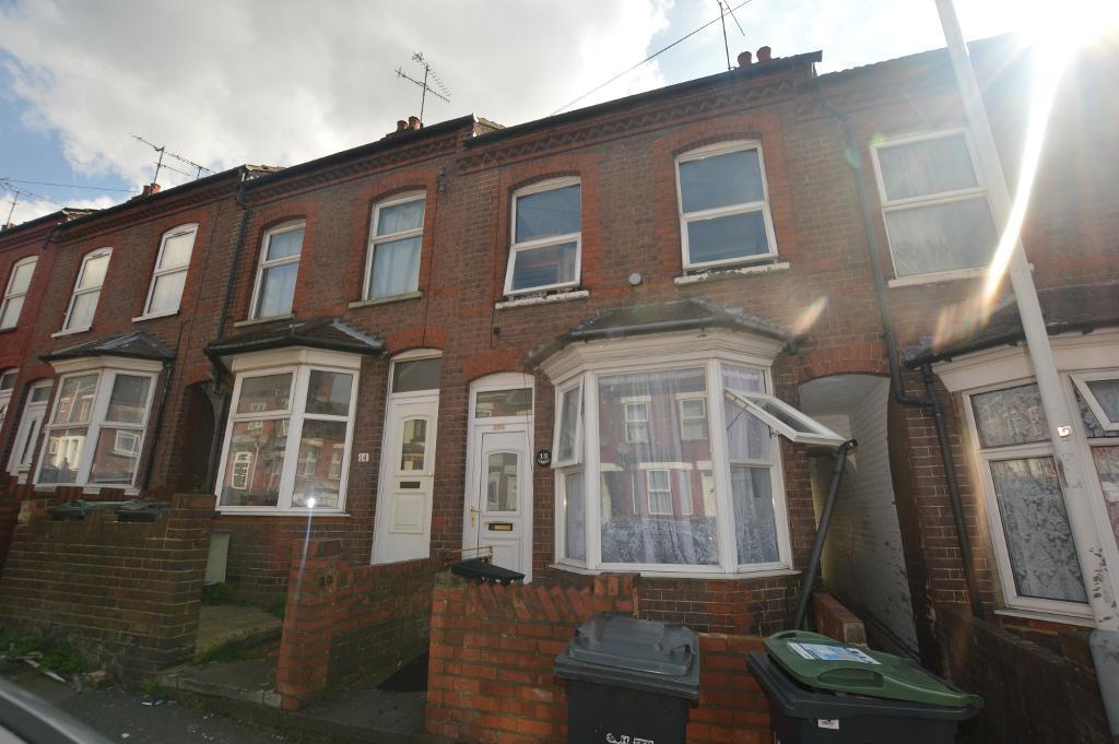Spencer Road, Luton, Bedfordshire, LU3 1JU 2 bed terraced house £179,995
