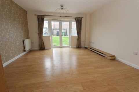 3 bedroom townhouse to rent, Lightcroft Cottages, Eastbrook Way, Hemel Hempstead, Hertfordshire, HP2 5US