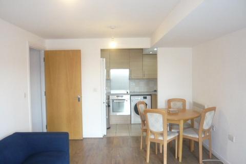 2 bedroom flat to rent, Berberis House, Feltham