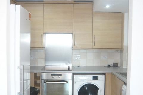 2 bedroom flat to rent, Berberis House, Feltham
