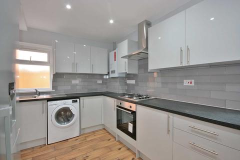3 bedroom semi-detached house to rent - Dawlish Road, Reading