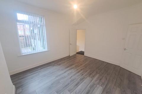3 bedroom terraced house to rent, 3 Bed house in Chapel Avenue, L9