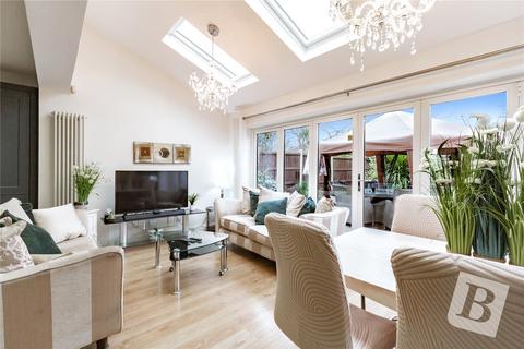 3 bedroom semi-detached house for sale, Elmhurst Drive, Hornchurch, RM11