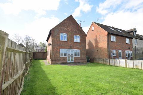 3 bedroom detached house to rent, Allnuts Close, Stokenchurch