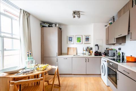 2 bedroom apartment to rent, Nicholas House, Shoreditch, E2
