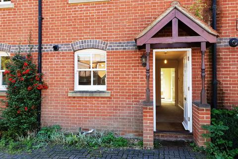 2 bedroom semi-detached house to rent, Lovely spacious - 2 Bed Botley