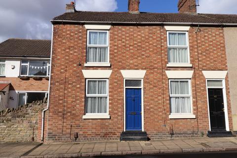 2 bedroom end of terrace house to rent, High Street, Northampton NN2