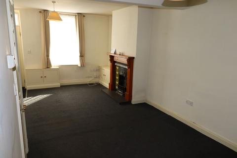 2 bedroom end of terrace house to rent, High Street, Northampton NN2