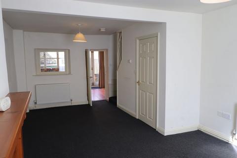 2 bedroom end of terrace house to rent, High Street, Northampton NN2