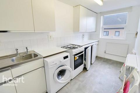 1 bedroom flat to rent, Barberry Close, Romford