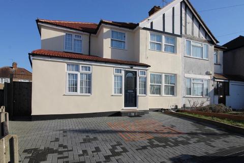 3 bedroom maisonette to rent, Chatsworth Gardens, Harrow, HA2