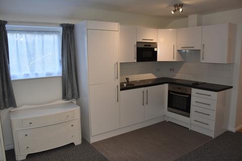 Studio to rent, Field Court, Stanton
