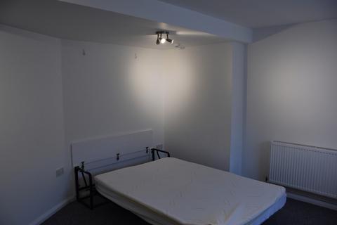 Studio to rent, Field Court, Stanton