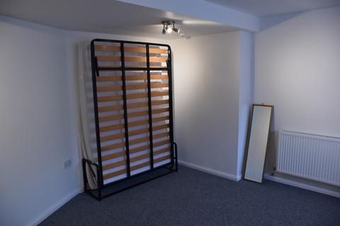Studio to rent, Field Court, Stanton