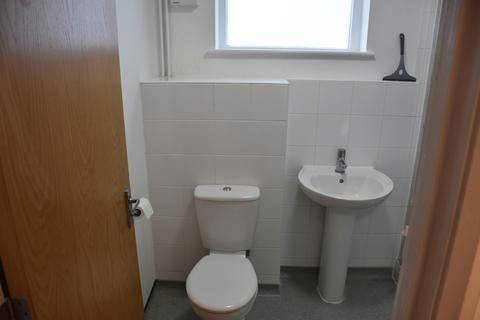 Studio to rent, Field Court, Stanton