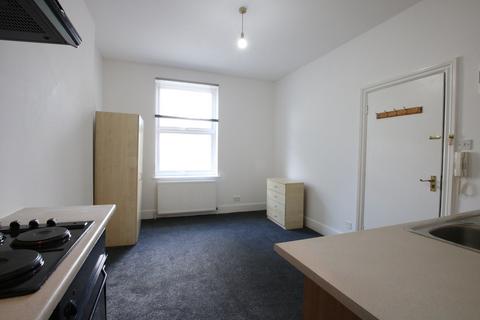 Studio to rent, Park Avenue, Willesden Green, NW2