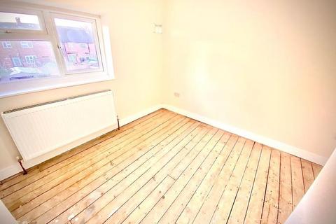 3 bedroom terraced house to rent, Trelawney Avenue, Slough