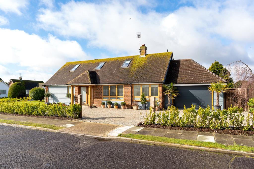 Hawke Close, Rustington, Littlehampton, BN16 4 bed bungalow £695,000