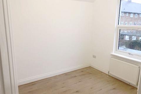 2 bedroom apartment to rent, Clarence Road, Enfield