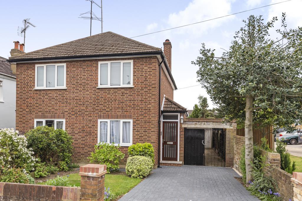 Bulwer Road, EN5 2 bed £1,800 pcm (£415 pw)