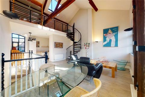 2 bedroom terraced house to rent, Independent Place, London, E8