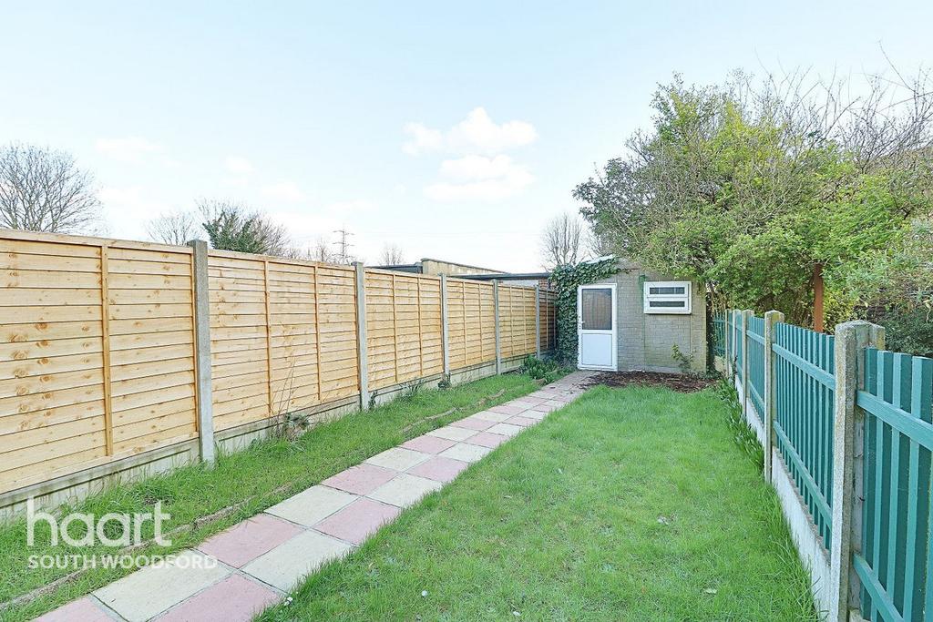 Onslow Gardens, South Woodford, London, E18 2 bed £325,000