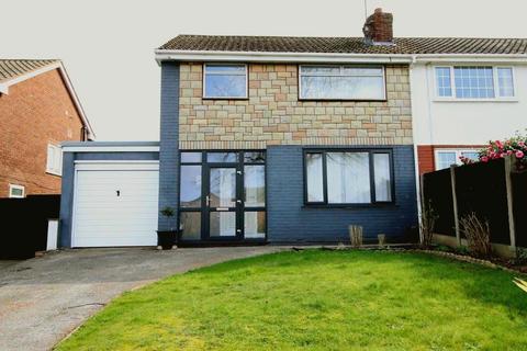 3 bedroom detached house to rent, Hednesford Road, Rugeley, WS15 1JU